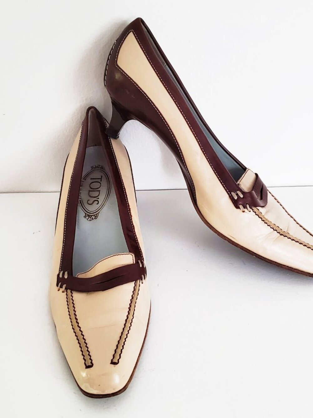 Tod's Penny Loafer Beige & Brown Leather Kitten Heel Pumps Sz 38.5 - Picture 2 of 13
